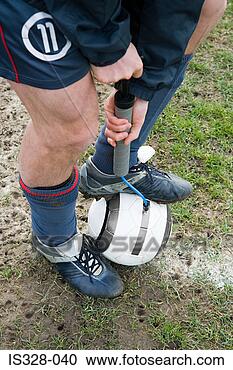 Hazır Fotoğraflar - futbolcu,  tulumba 
ile çekme,  yukariya, 
 futbol. fotosearch 
- foto, resim, 
görüntü ve foto 
klipart ara