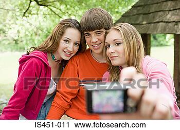 Arquivo de Fotografia - adolescentes, 
 posar,  fotografias. 
fotosearch - busca 
de fotos, imagens 
e clipart