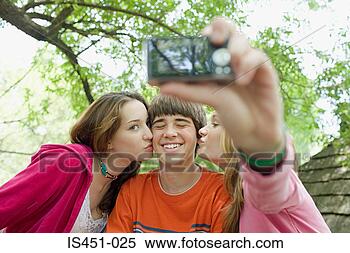 Banco de Imagem - adolescentes, 
 posar,  fotografias. 
fotosearch - busca 
de fotos, imagens 
e clipart