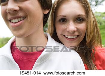 Banco de Imagem - dois,  sorrindo, 
 adolescentes. 
fotosearch - busca 
de fotos, imagens 
e clipart