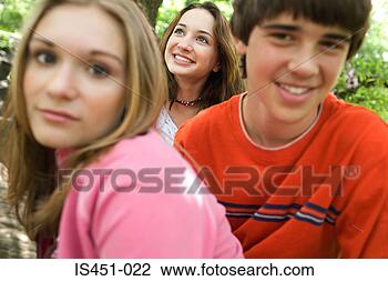 Banco de Imagem - três,  adolescentes. 
fotosearch - busca 
de fotos, imagens 
e clipart