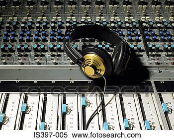 Banco de Imagem - fones,  misturando, 
 escrivaninha. 
fotosearch - busca 
de fotos, imagens 
e clipart