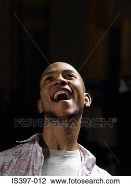 Banco de Imagem - jovem,  homem, 
 cantando. fotosearch 
- busca de fotos, 
imagens e clipart