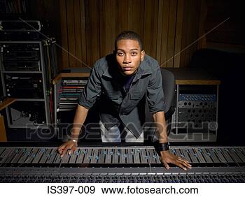 Arquivo Fotográficos - música,  produtor. 
fotosearch - busca 
de fotos, imagens 
e clipart
