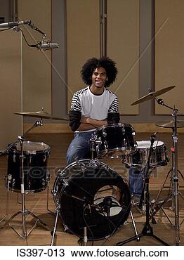 Banco de Imagem - retrato,  baterista. 
fotosearch - busca 
de fotos, imagens 
e clipart