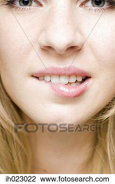 teenage-girl-biting_~ih023022.jpg