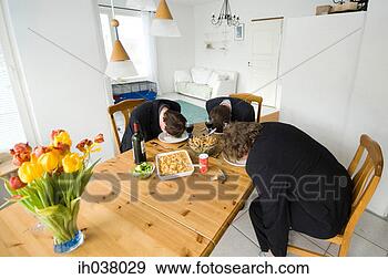 Stock Photograph - businessman with 
their heads on 
plates at lunchtime. 
fotosearch - search 
stock photos, 
pictures, images, 
and photo clipart