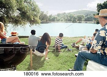 Banco de Imagem - adulto, alfresco, 
churrasco. fotosearch 
- busca de fotos, 
imagens e clipart