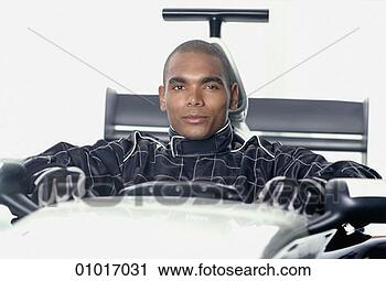 Arquivo de Fotografia - fórmula,  motorista, 
 sentando,  cabina 
piloto,  seu, 
 car. fotosearch 
- busca de fotos, 
imagens e clipart