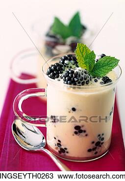 Stock Photo - blackberry, blackberries, 
fruit, food, diet, 
nutritian, eat. 
fotosearch - search 
stock photos, 
pictures, images, 
and photo clipart