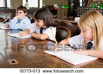 Banco de Imagem - crianças,  escrita. 
fotosearch - busca 
de fotos, imagens 
e clipart