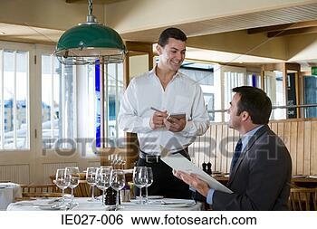 Banco de Imagem - garçom,  homem, 
 restaurante. 
fotosearch - busca 
de fotos, imagens 
e clipart