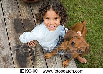 Arquivo de Fotografia - menino,  cão. 
fotosearch - busca 
de fotos, imagens 
e clipart