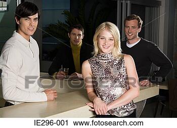 Arquivo de Fotografia - amigos. fotosearch 
- busca de fotos, 
imagens e clipart