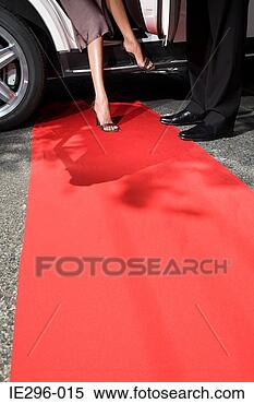 Banco de Imagem - pisar,  cima, 
 vermelho,  tapete. 
fotosearch - busca 
de fotos, imagens 
e clipart