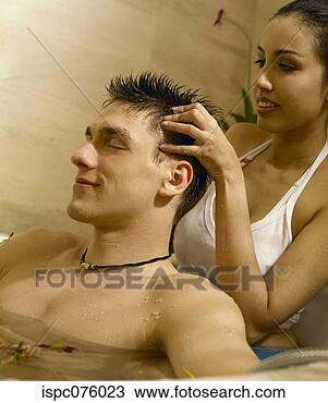 Banco de Imagem - mulher,  dar, 
 cabeça,  massagem, 
 banheira. fotosearch 
- busca de fotos, 
imagens e clipart