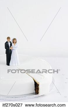 Picture - bride and groom 
topper on wedding 
cake. fotosearch 
- search stock 
photos, pictures, 
images, and photo 
clipart