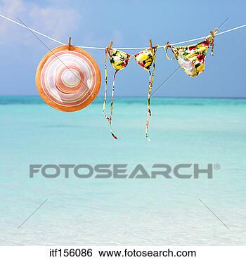 Banque de Photo - sunhat,  swimsuits,
pendre,  clothesline.
fotosearch - recherchez
des photos, des
images et des
cliparts