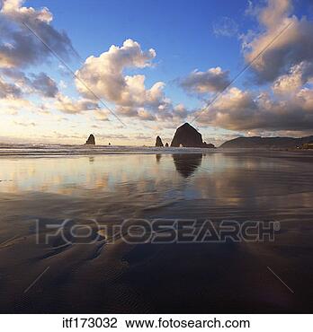 Stock Photo - rock formations 
in ocean. fotosearch 
- search stock 
photos, pictures, 
images, and photo 
clipart