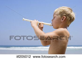 Banco de Imagem - menino,  tocando, 
 registrador, 
 oceânicos. fotosearch 
- busca de fotos, 
imagens e clipart