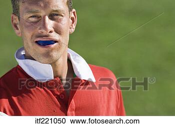 man-wearing-mouthguard_~itf221050.jpg