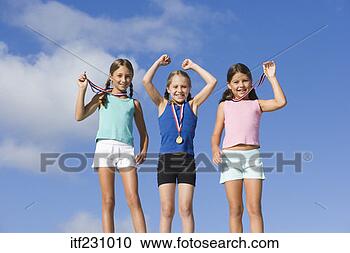 Arquivo de Fotografias - sorrindo,  meninas, 
 medalhas,  celebrando. 
fotosearch - busca 
de fotos, imagens 
e clipart