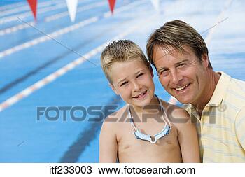 Banco de Imagem - pai,  filho,  
natação,  piscina. 
fotosearch - busca 
de fotos, imagens 
e clipart