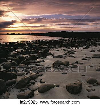 Banco de Imagem - rochoso,  praia, 
 pôr do sol,  
wester,  ross, 
 escócia. fotosearch 
- busca de fotos, 
imagens e clipart