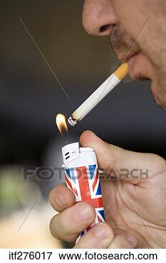 Foto - mais claro,  cigarro, 
 britânico,  bandeira, 
 isqueiro. fotosearch 
- busca de fotos, 
imagens e clipart