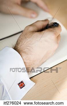 Banco de Imagem - pessoa,  desgastar, 
 britânico,  bandeira, 
 cufflink,  escrita, 
 papel. fotosearch 
- busca de fotos, 
imagens e clipart