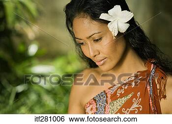 Banco de Imagem - mulher,  desgastar, 
 flor,  cabelo. 
fotosearch - busca 
de fotos, imagens 
e clipart