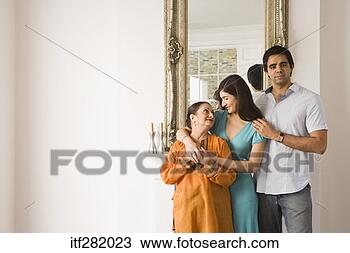 Banco de Imagem - família,  espelho. 
fotosearch - busca 
de fotos, imagens 
e clipart