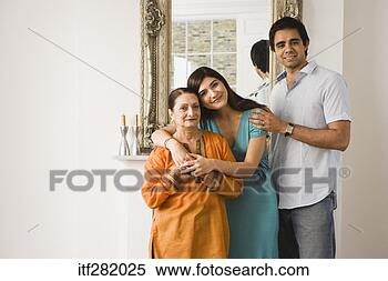 Banco de Imagem - família,  espelho. 
fotosearch - busca 
de fotos, imagens 
e clipart