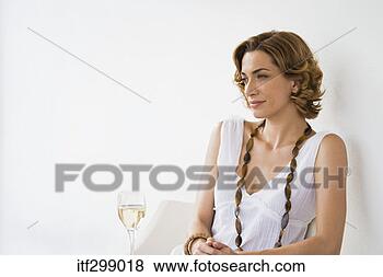 Banco de Imagem - contemplative, 
 mulher. fotosearch 
- busca de fotos, 
imagens e clipart