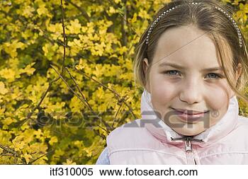 Banco de Imagem - retrato,  menina. 
fotosearch - busca 
de fotos, imagens 
e clipart