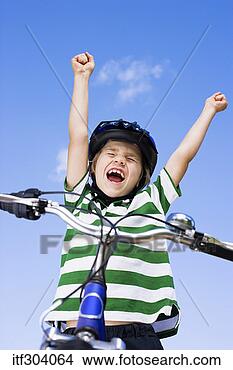 excited-boy-cheering_~itf304064.jpg