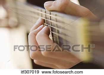 Arquivo Fotográficos - mão,  tocando, 
 guitarra. fotosearch 
- busca de fotos, 
imagens e clipart