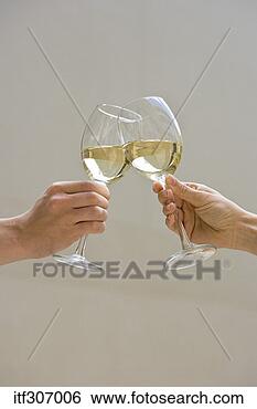 Banco de Imagem - mãos,  brindar, 
 óculos,  vinho. 
fotosearch - busca 
de fotos, imagens 
e clipart
