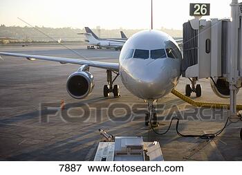 http://comps.fotosearch.com/comp/JCE/JCE107/stationary-commercial-aircraft_~7887.jpg