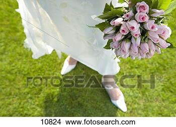 http://comps.fotosearch.com/comp/JCE/JCE121/mariee-bouquet-fleurs_~10824.jpg