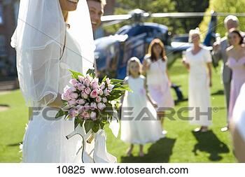 http://comps.fotosearch.com/comp/JCE/JCE121/mariee-bouquet-fleurs_~10825.jpg