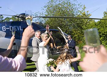 http://comps.fotosearch.com/comp/JCE/JCE121/mariee-palefrenier-helicoptere_~10832.jpg