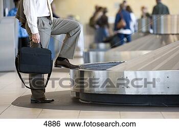 businessman-waiting-luggage_~4886.jpg