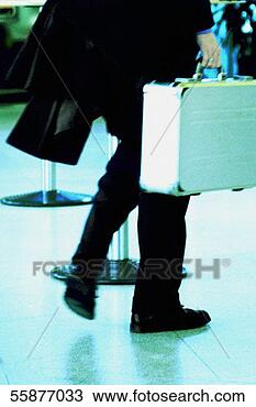 Banco de Imagem - businessperson, 
 pasta,  dentro. 
fotosearch - busca 
de fotos, imagens 
e clipart