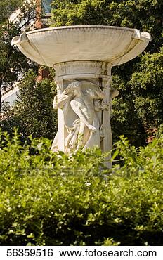 Stock Photo - close-up of a 
fountain,  dupont 
circle fountain, 
 dupont circle. 
fotosearch - search 
stock photos, 
pictures, images, 
and photo clipart