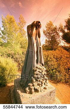 Stock Photo - israel, jerusalem, 
yad vashem, holocaust 
museum, close-up 
of a statue. fotosearch 
- search stock 
photos, pictures, 
images, and photo 
clipart