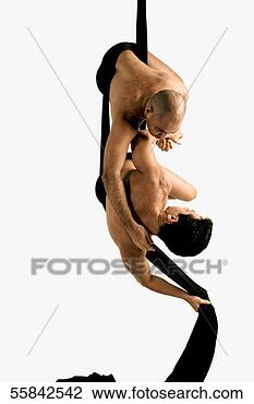 Banco de Imagem - um,   macho,  
 aéreo,   dançarino, 
  acima,   outro, 
  macho. fotosearch 
- busca de fotos, 
imagens e clipart