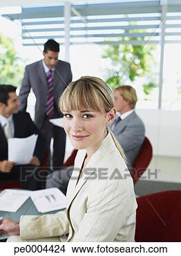 Banco de Imagem - grupo,  escritório, 
 trabalhadores, 
 reunião. fotosearch 
- busca de fotos, 
imagens e clipart