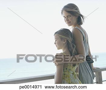 Arquivo de Fotografia - mãe,  filha. fotosearch 
- busca de fotos, 
imagens e clipart