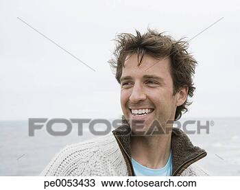 Banco de Imagem - homem,  boardwalk, 
 praia. fotosearch 
- busca de fotos, 
imagens e clipart
